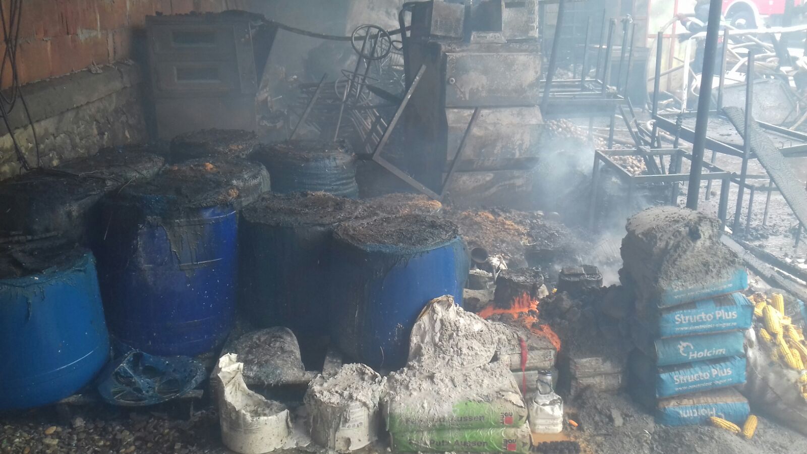 UPDATE: Incendiu la un restaurant din Băile Herculane. De la ce a pornit focul