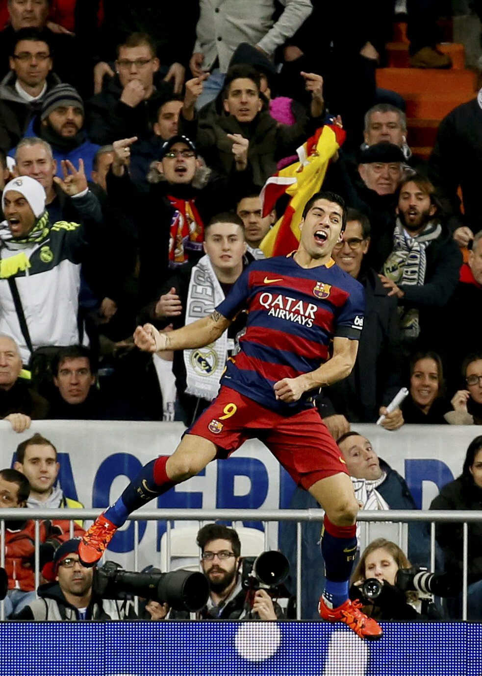 Real - Barcelona 0-4! CatastroREAL! ^Solo catalan: Suarez x 2, Neymar, Iniesta! Liverpool s-a distrat la City. Derby-ul Greciei, abandonat!