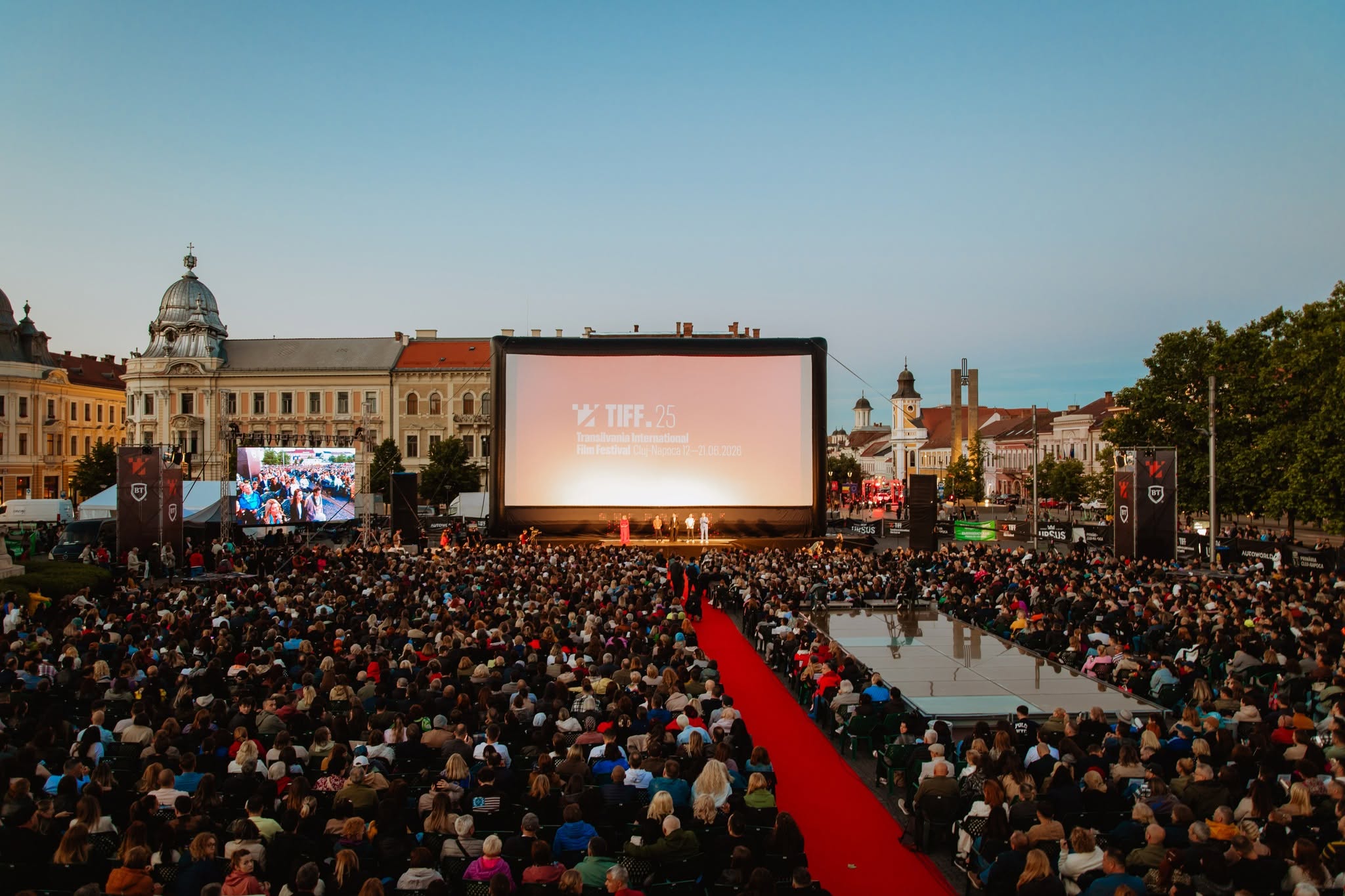 Vedete pe covorul roșu la TIFF 2026. Florin Piersic a sărutat-o pe frunte pe Nadia Comăneci în fața tuturor celor prezenți