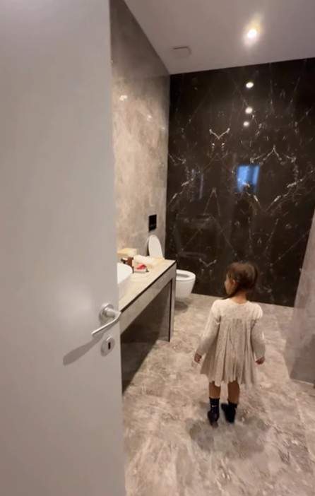 Imagini din apartamentul în care s-a mutat Andreea Popescu după divorțul de Rareș Cojoc: „Sunt în proces de adaptare”