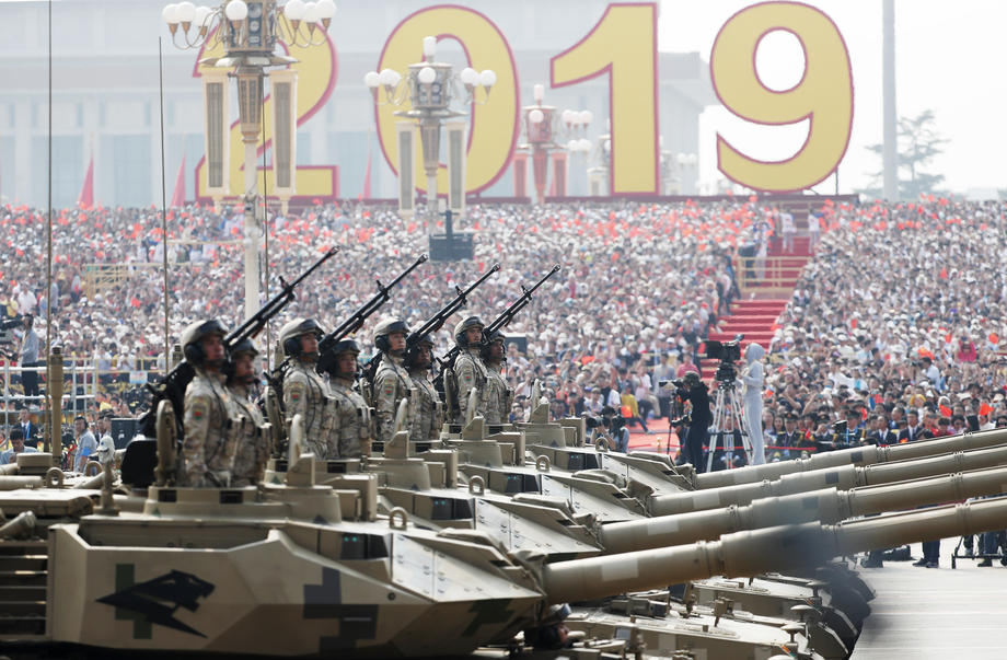 Defilare grandioasă la Beijing. China sărbătorește 70 de ani de comunism, în timp ce la Hong Kong se cere mai multă democrație