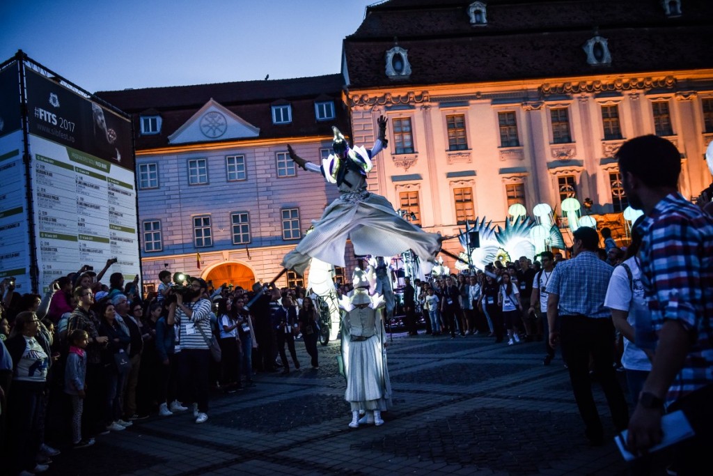 Peste 10.000 de oameni au participat la deschiderea Festivalului Internațional de Teatru de la Sibiu