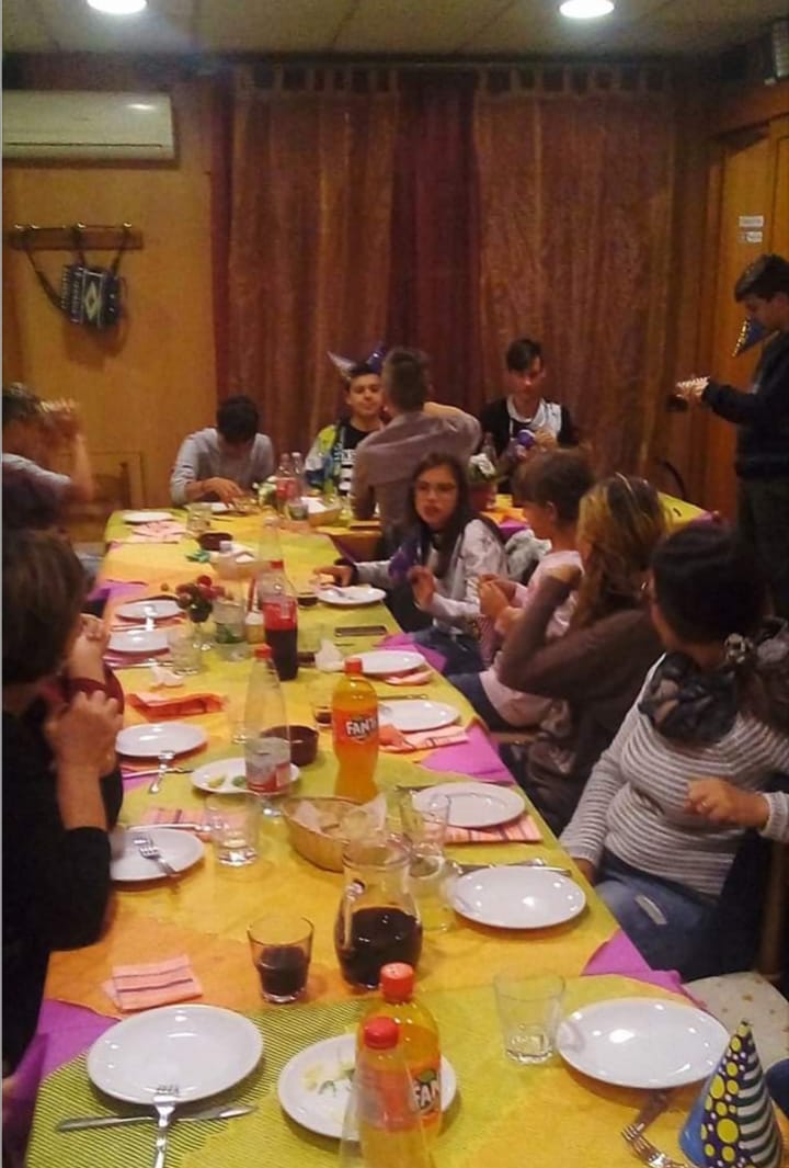 Angela, îngerul italienilor. Povestea româncei care gătește pentru toți bătrânii singuri din cartierul ei: „Sărăcia te învață multe. Sunt persoane care nu mai au pe nimeni”