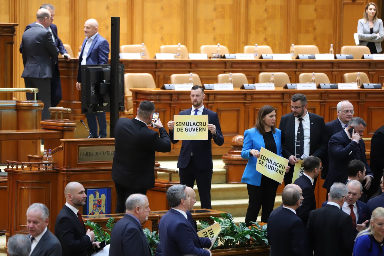 Guvernul Ciolacu 2, învestit după audieri- fulger. Puterea a tremurat până în ultimul moment. Ce nu s-a văzut la televizor | Reportaj