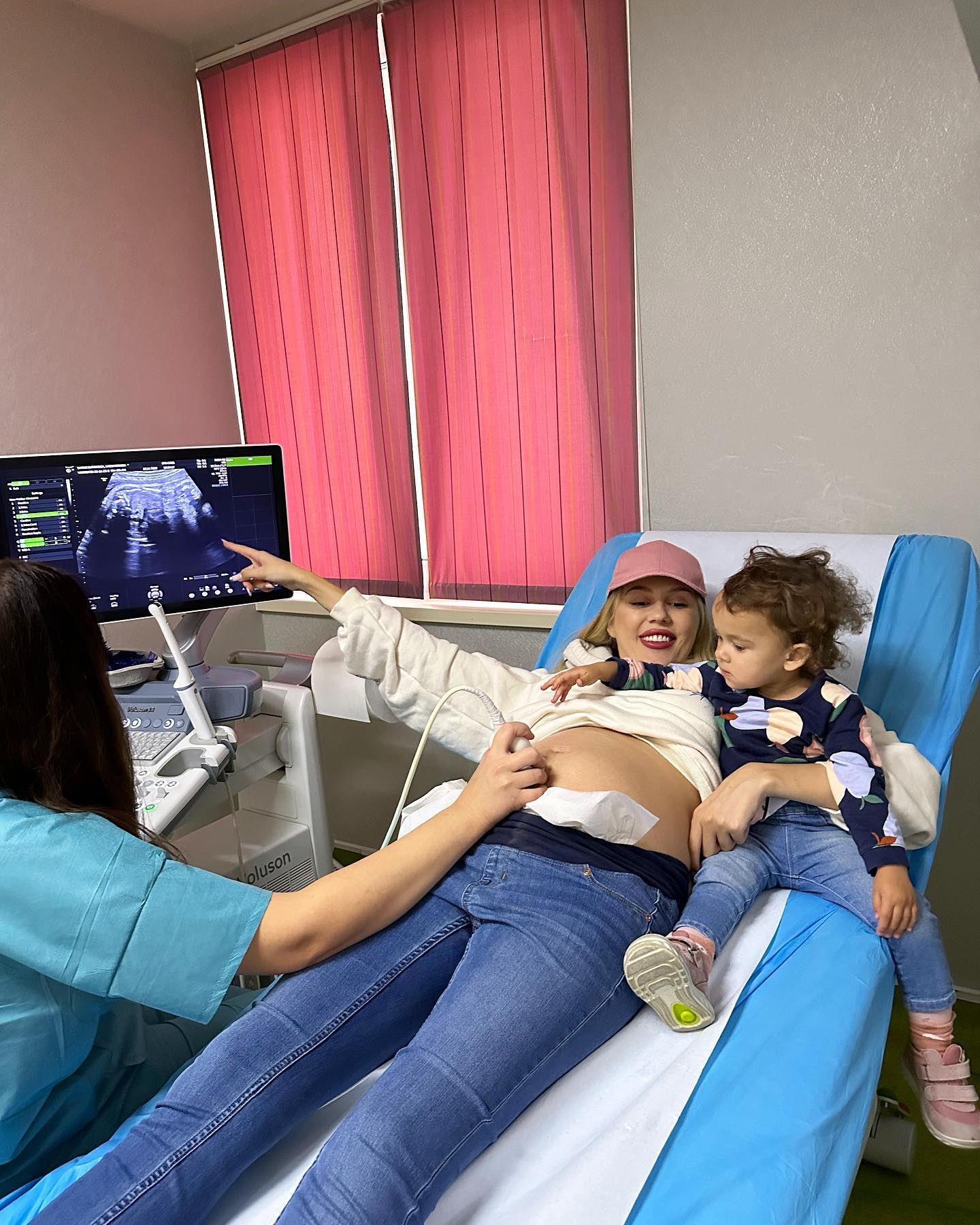Emily Burghelea a anunțat sexul celui de-al doilea copil. Modul inedit prin care a dat vestea
