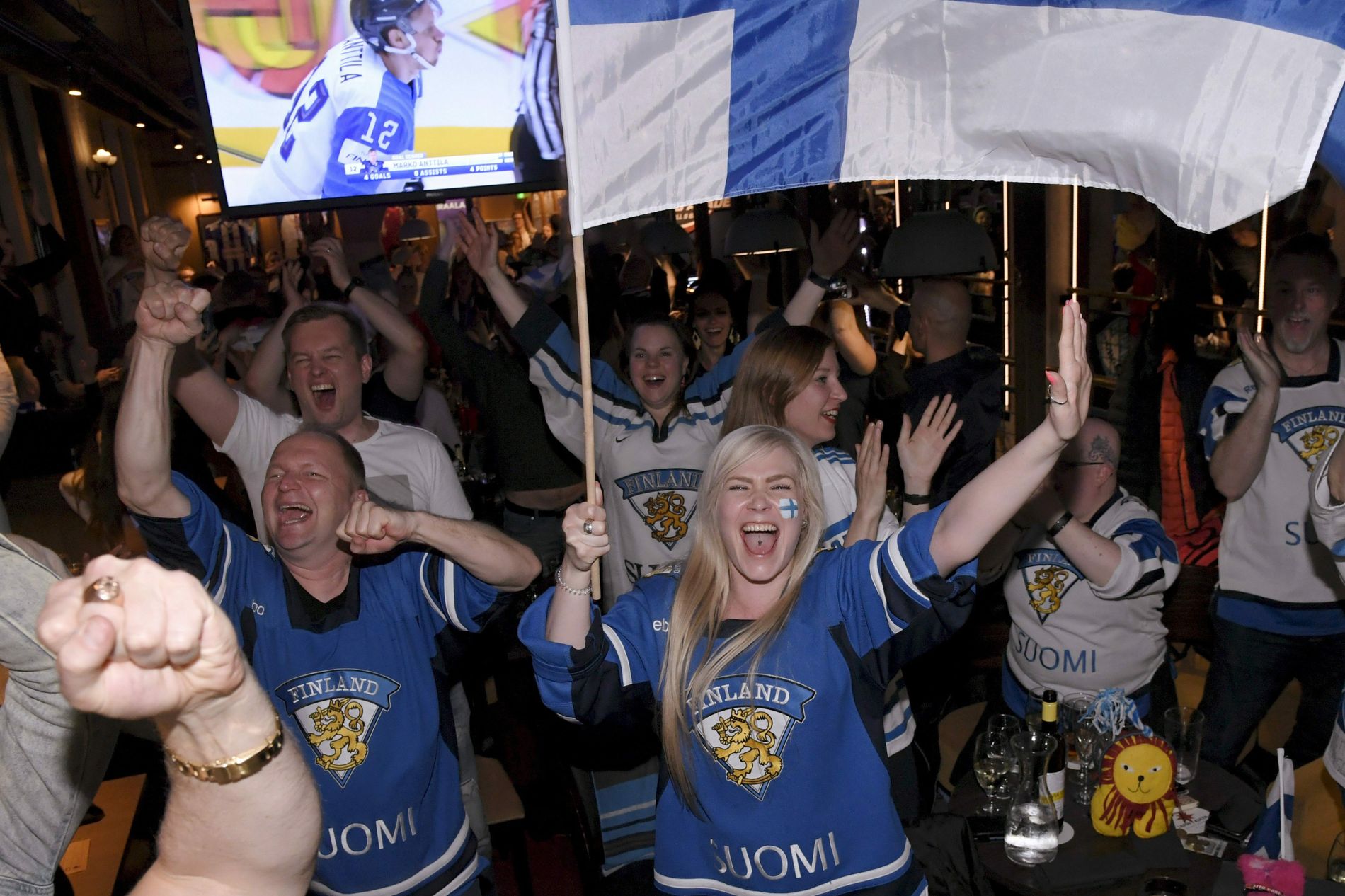 Finlandezii au sărbătorit în chiloți titlul mondial la hochei | GALERIE FOTO&VIDEO