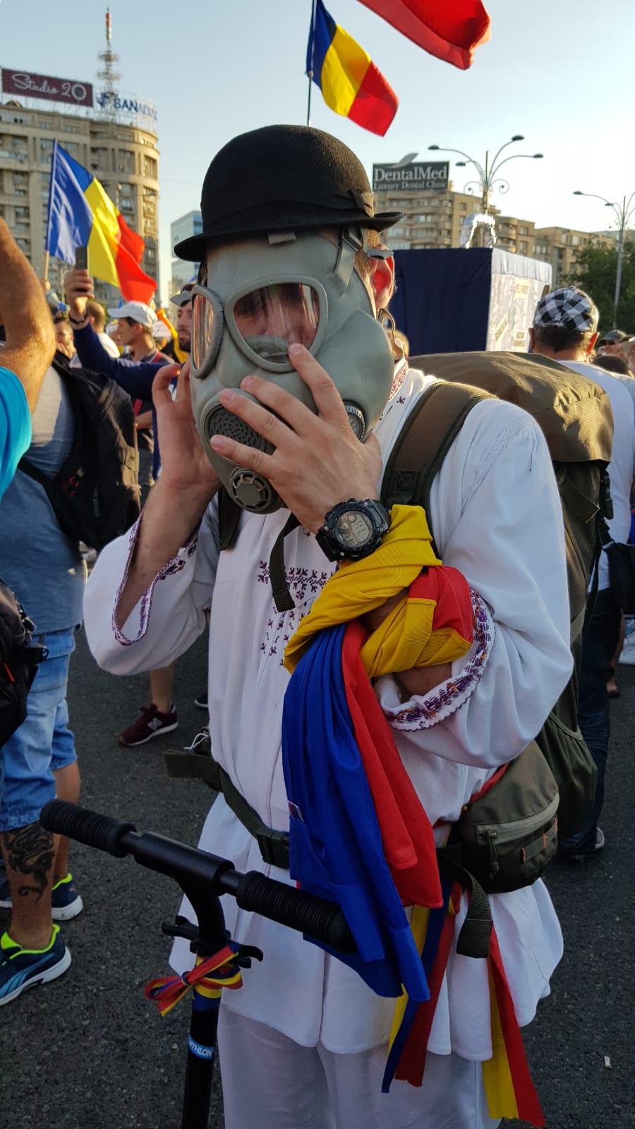 UPDATE. Război de stradă între jandarmi și huligani, în Piața Victoriei. 452 de persoane rănite / VIDEO&FOTO