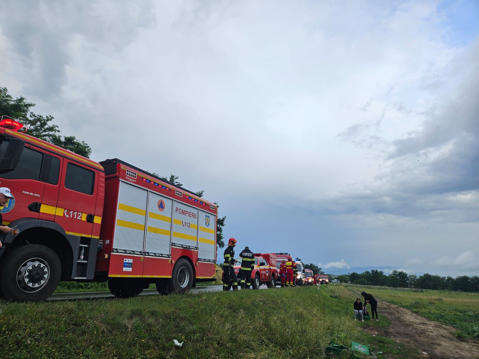 Un autocar cu 56 de persoane s-a ciocnit violent cu un autocamion plin cu bere, în județul Sibiu