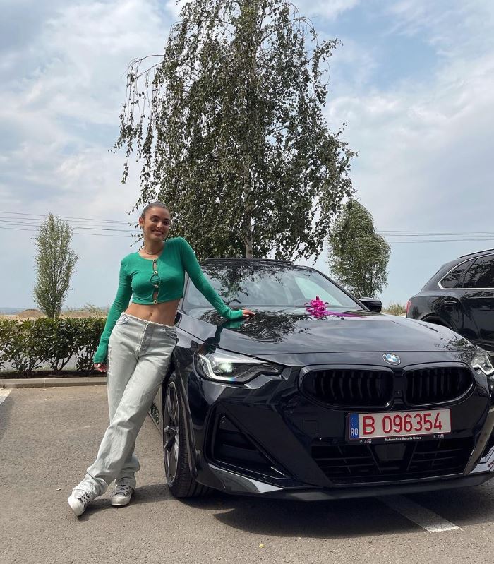 Alexia Eram, fiica Andreei Esca, și-a cumpărat singură mașina visurilor ei: „Nu mai iau bani de la părinți din anul 2 de facultate”