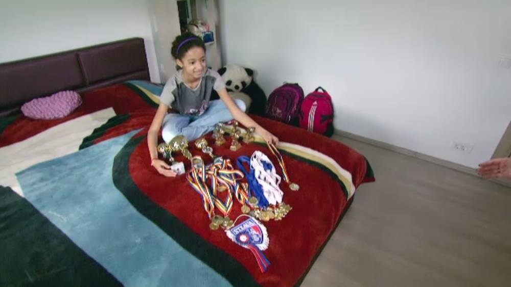 Fiica un regretat portar din Liga I, multiplă campioană națională la atletism! ”Tati aleargă cu mine!”. Vrea să-și depășească antrenoarea, aur olimpic la LA! | FOTO și VIDEO