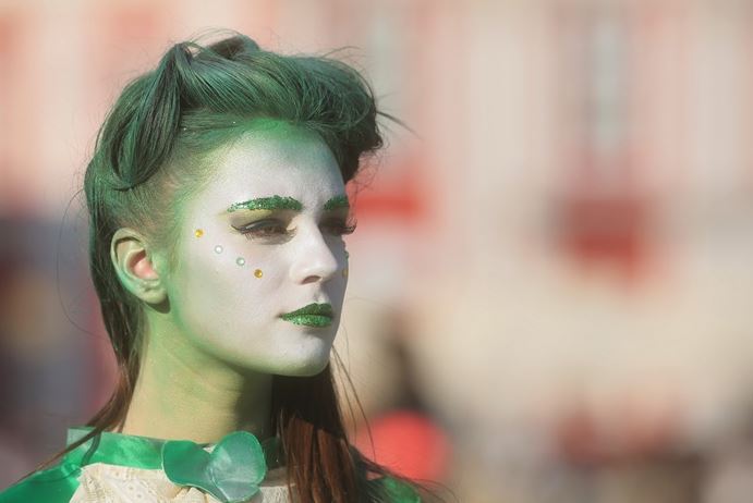 Carnaval la Timișoara. Spectacol cu prințese, mimi, acrobați și personaje de poveste