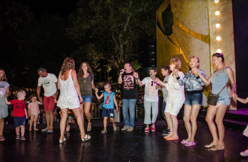VIDEO/ Pe-asta nu ai auzit-o niciodată! Cum sună o melodie a Sofiei Vicoveanca pe acorduri de AC/DC