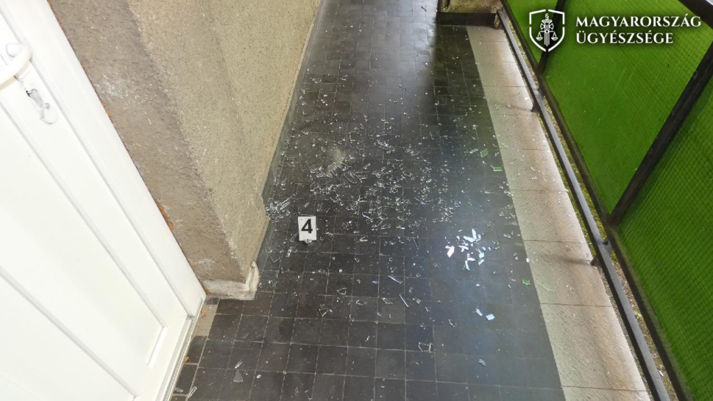 Sorra rabolta ki a budapesti házakat egy férfi: van, akitől fogfehérítő készletet vitt el