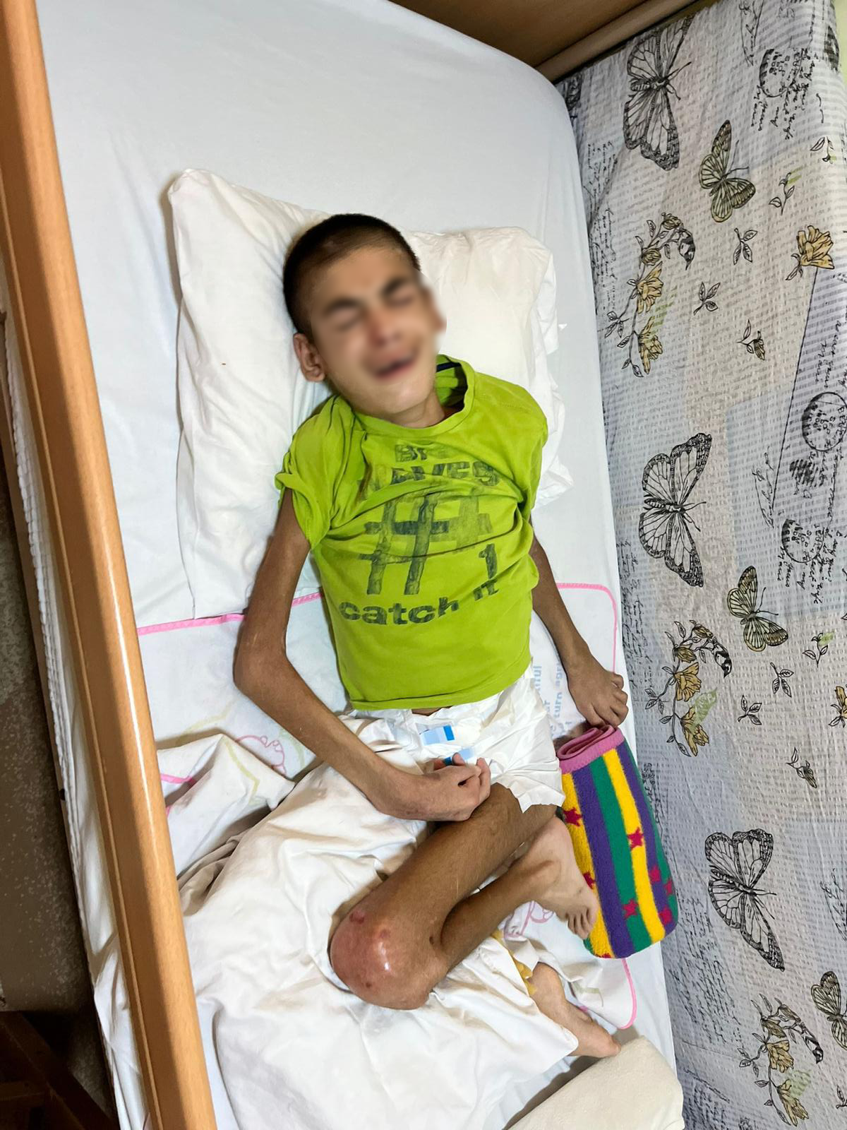 Imagini greu de privit din centrele unde copiii cu dizabilități erau ținuți încuiați cu zăvoare, ca să nu iasă din camere, în Mureș