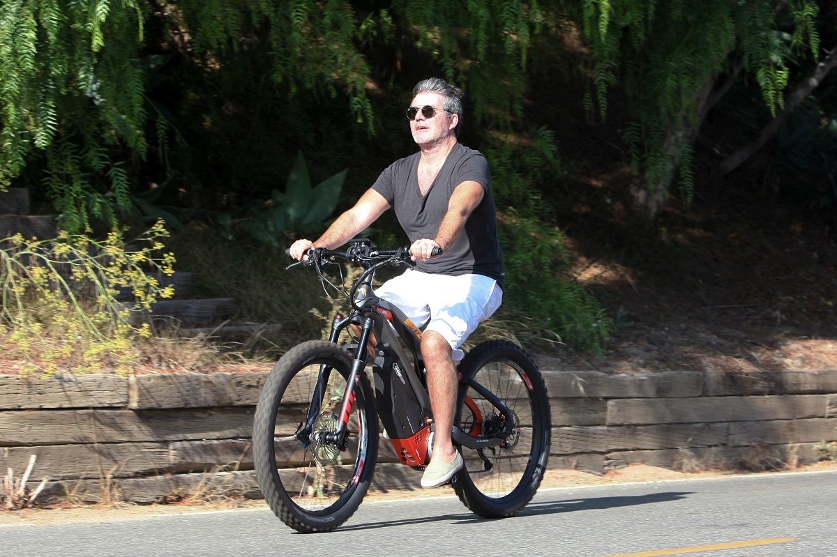 Simon Cowell a făcut accident de bicicletă. S-a rănit grav și a ajuns la spital: „E a doua oară când scapă miraculos”