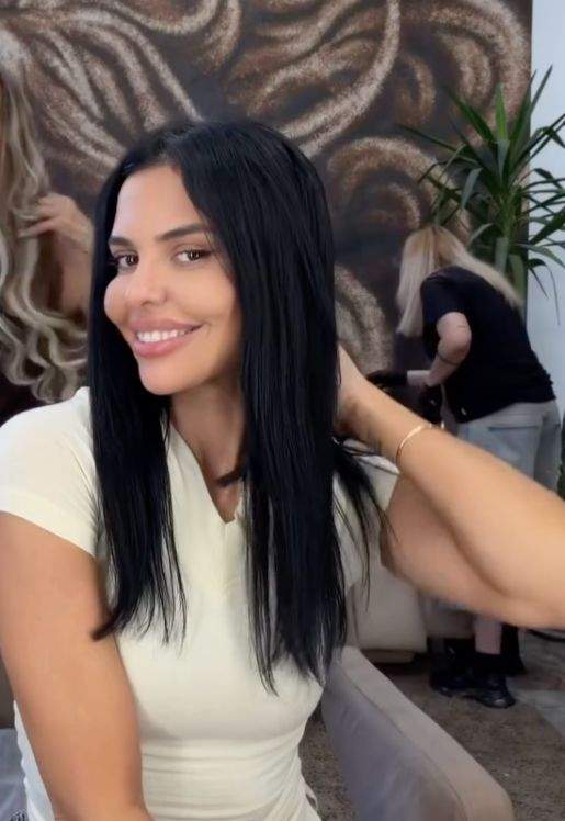 Andreea Popescu s-a plâns că nu este căutată de bărbați. Mesajul primit pe Instagram a lăsat-o fără cuvinte: „Nu știa dacă să mă aleagă pe mine sau pe Oana Roman”