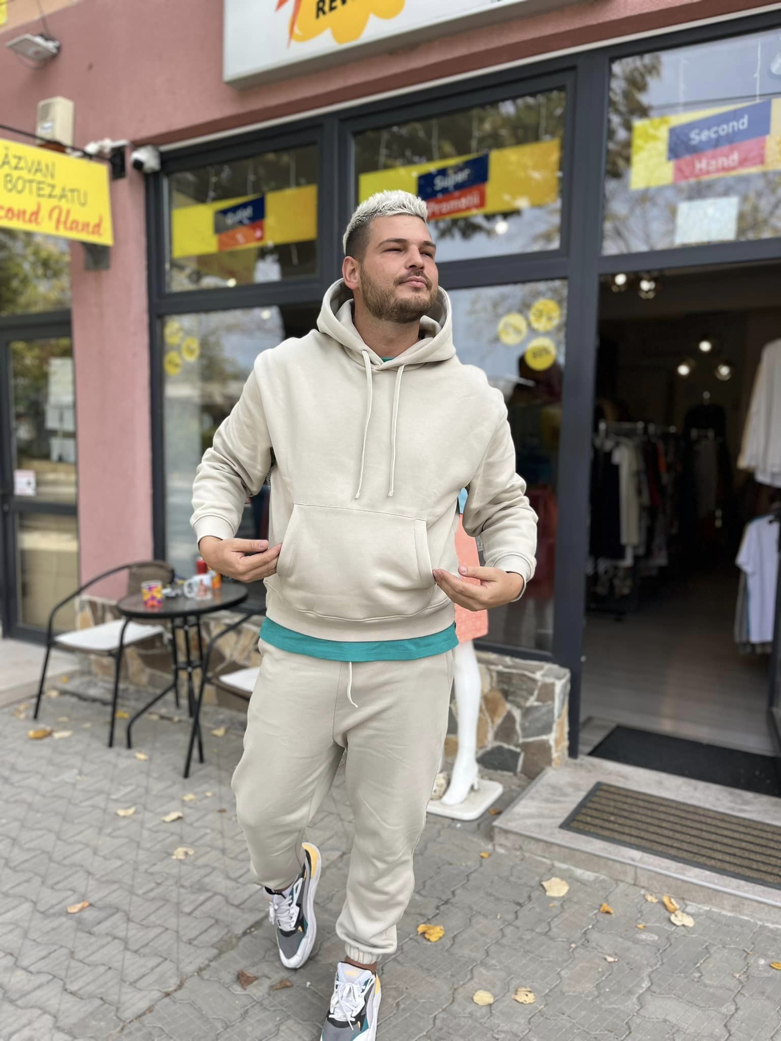 Răzvan Botezatu are magazin second-hand în Eforie Sud. Cum se descurcă de când nu mai apare la TV: „La mine e ziua și peripeția”