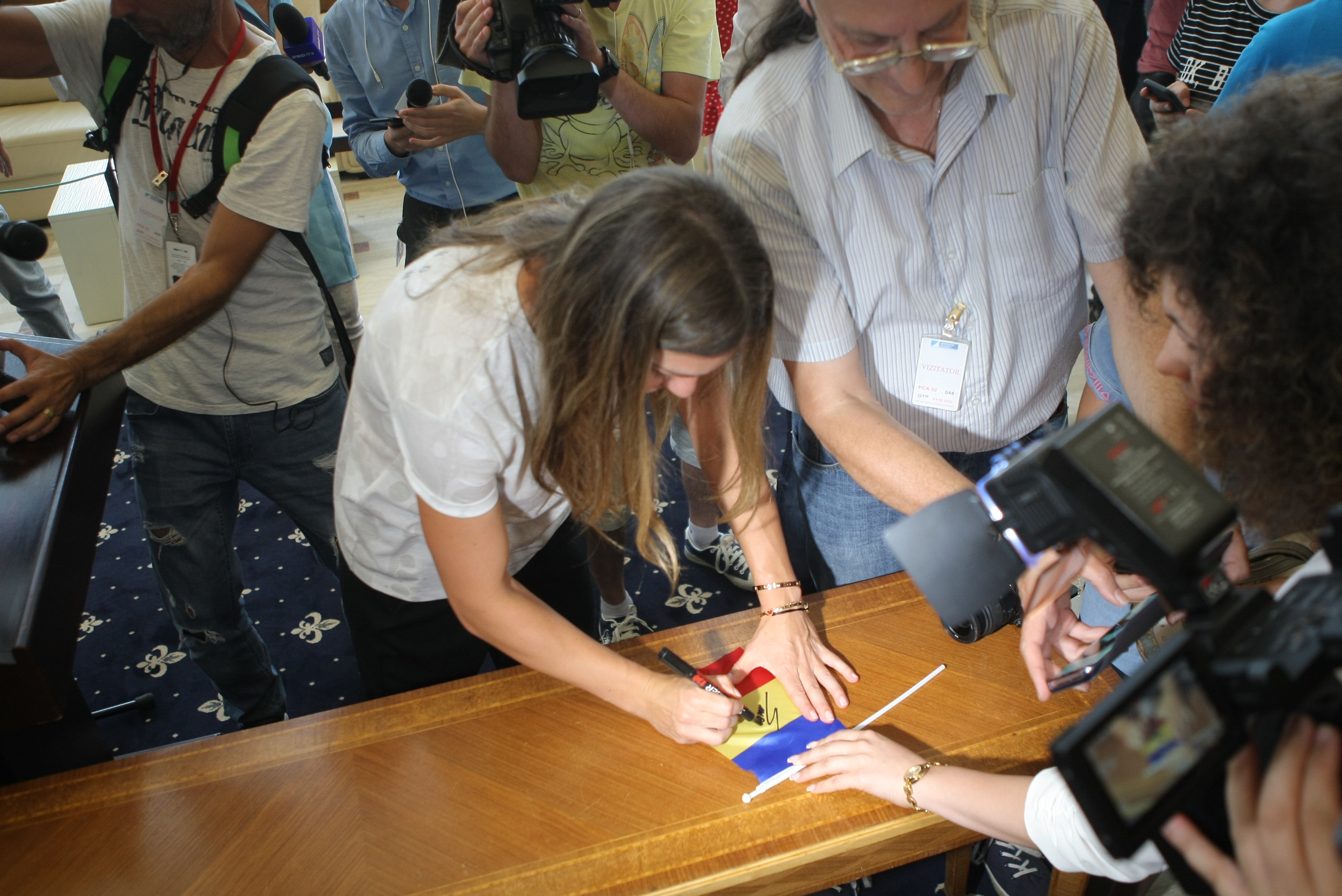 Imagini de la sosirea Simonei Halep în România. Liderul WTA, emoționat de primirea făcută / GALERIE FOTO