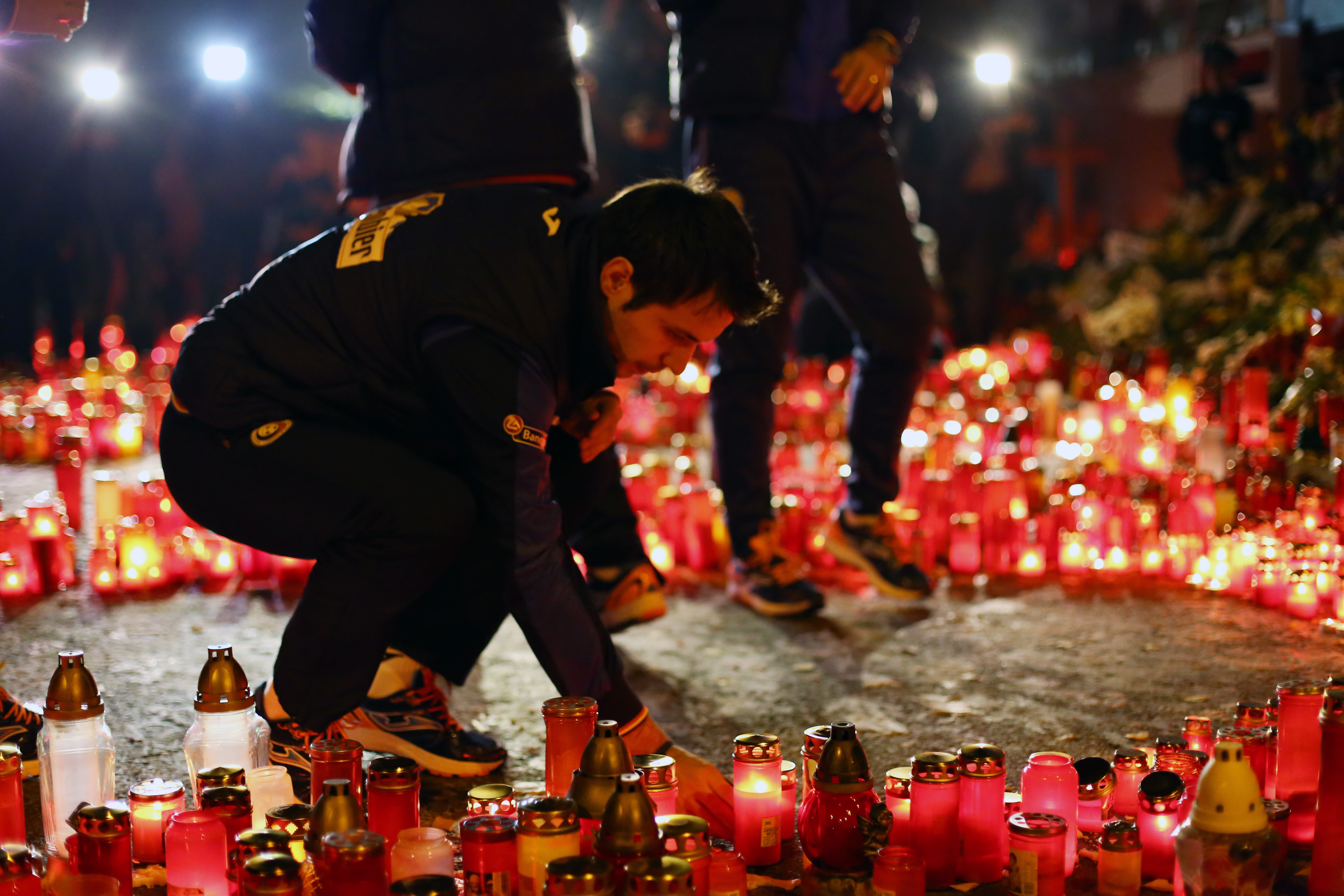 Tricolorii au adus un omagiu victimelor tragediei din Colectiv. ^Vor juca în tricouri speciale cu Italia. Numere negre, cu numele celor decedați / FOTO&VIDEO