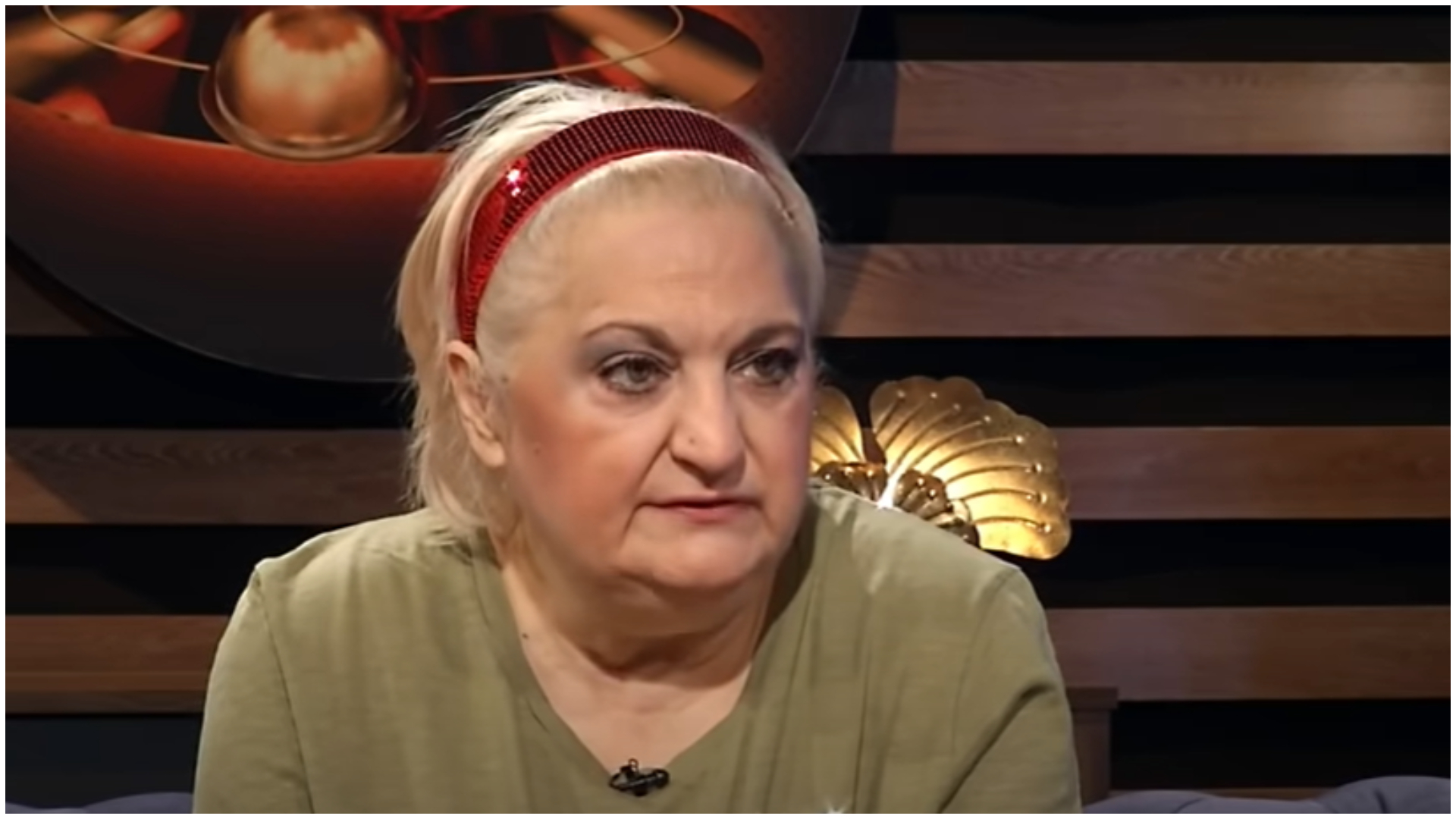 Imagini de la capela unde a fost depus sicriul actriței Marinela Chelaru. Au fost deja aduse primele coroane de flori