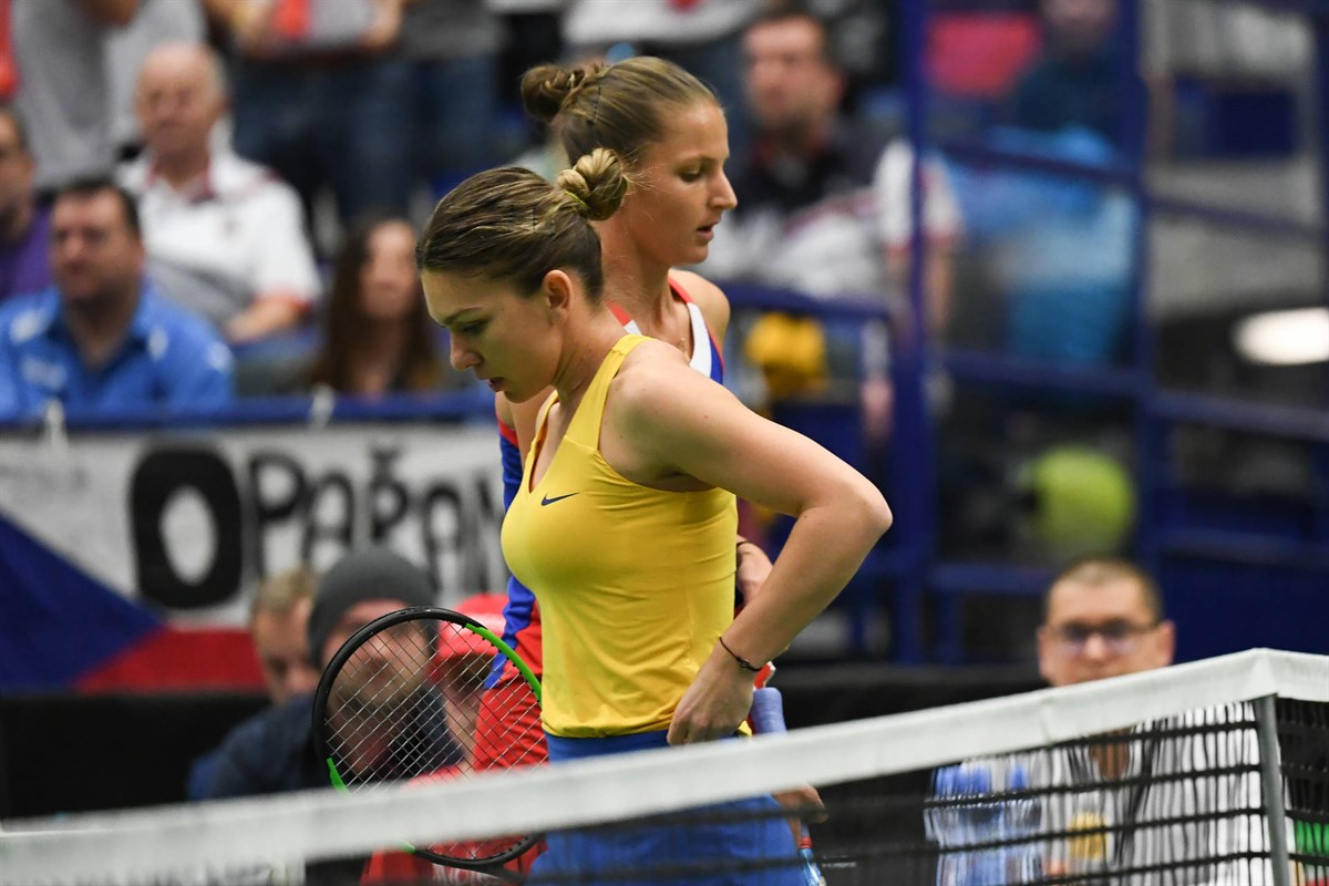Simona Halep a învins-o dramatic pe Karolina Pliskova. ”A fost ca o finală de Mare Șlem”. România - Cehia 2-1