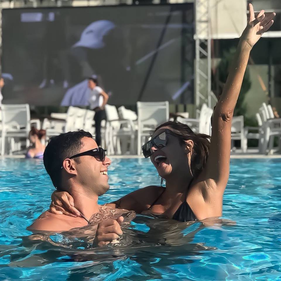 Oana Zăvoranu, distracție la piscină alături de soțul ei. Cum s-au fotografiat cei doi | FOTO