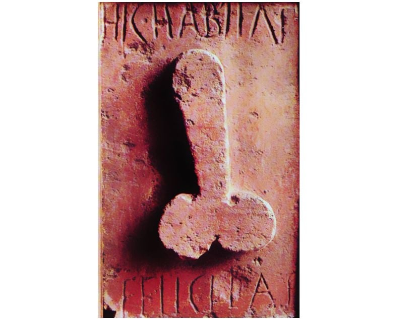 Falus sculptat, în lungime de 26,5 centimetri, descoperit în „orașul de aur” de lângă Alba Iulia. „Avea rol în lupta împotriva «Ochiului Rău»”