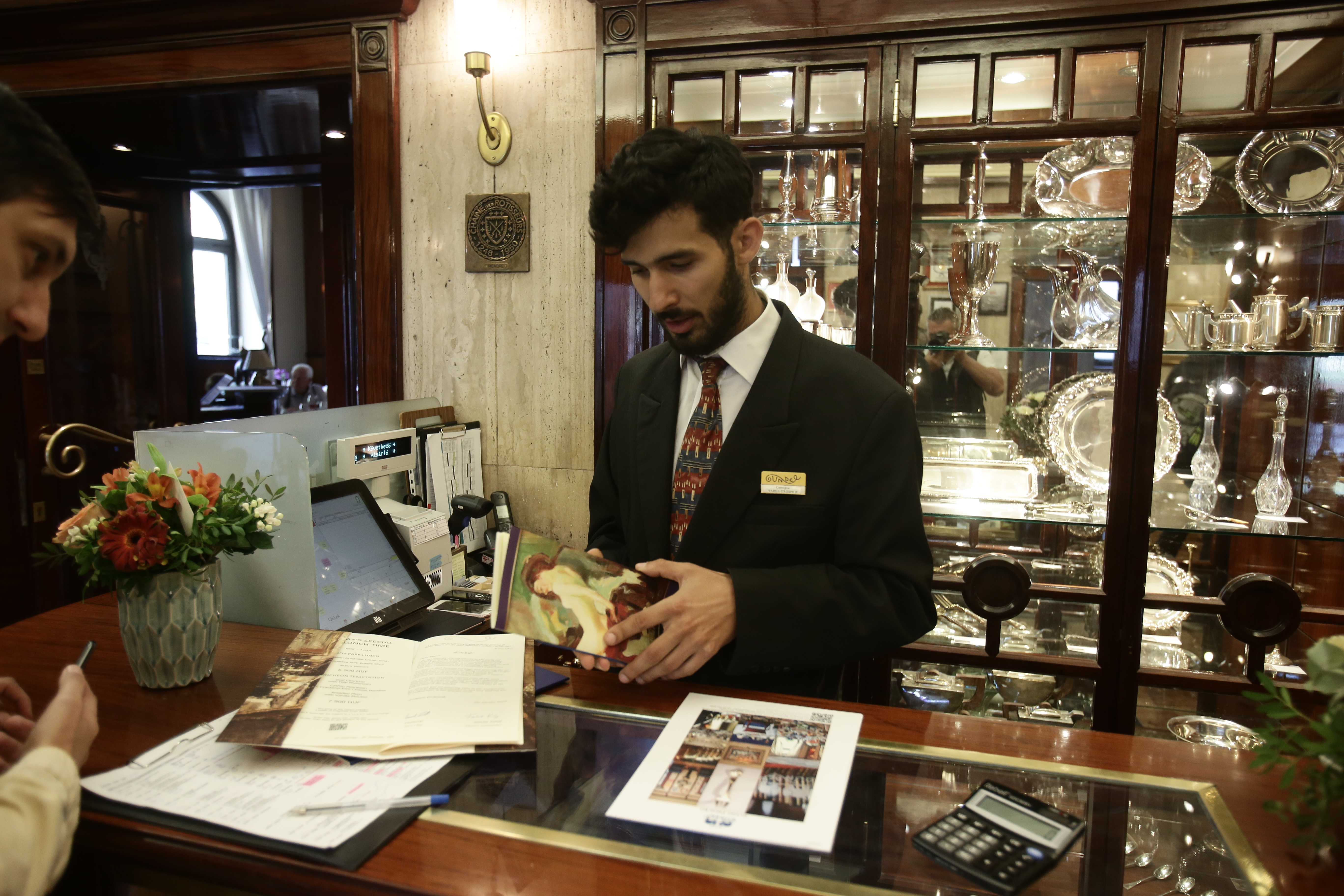 CORESPONDENȚĂ DIN BUDAPESTA/ Am fost în restaurantul unde va avea loc nunta lui Borcea. Ospătarii fac repetiții, oaspeții vor fi întâmpinați cu urări în limba română! FOTO&VIDEO