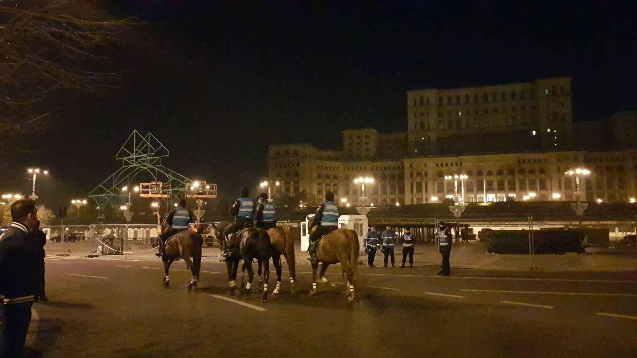 FOTO&VIDEO/ Protest în Capitală. 20.000 de oameni au participat la un marș din fața Guvernului până la Palatul Parlamenului