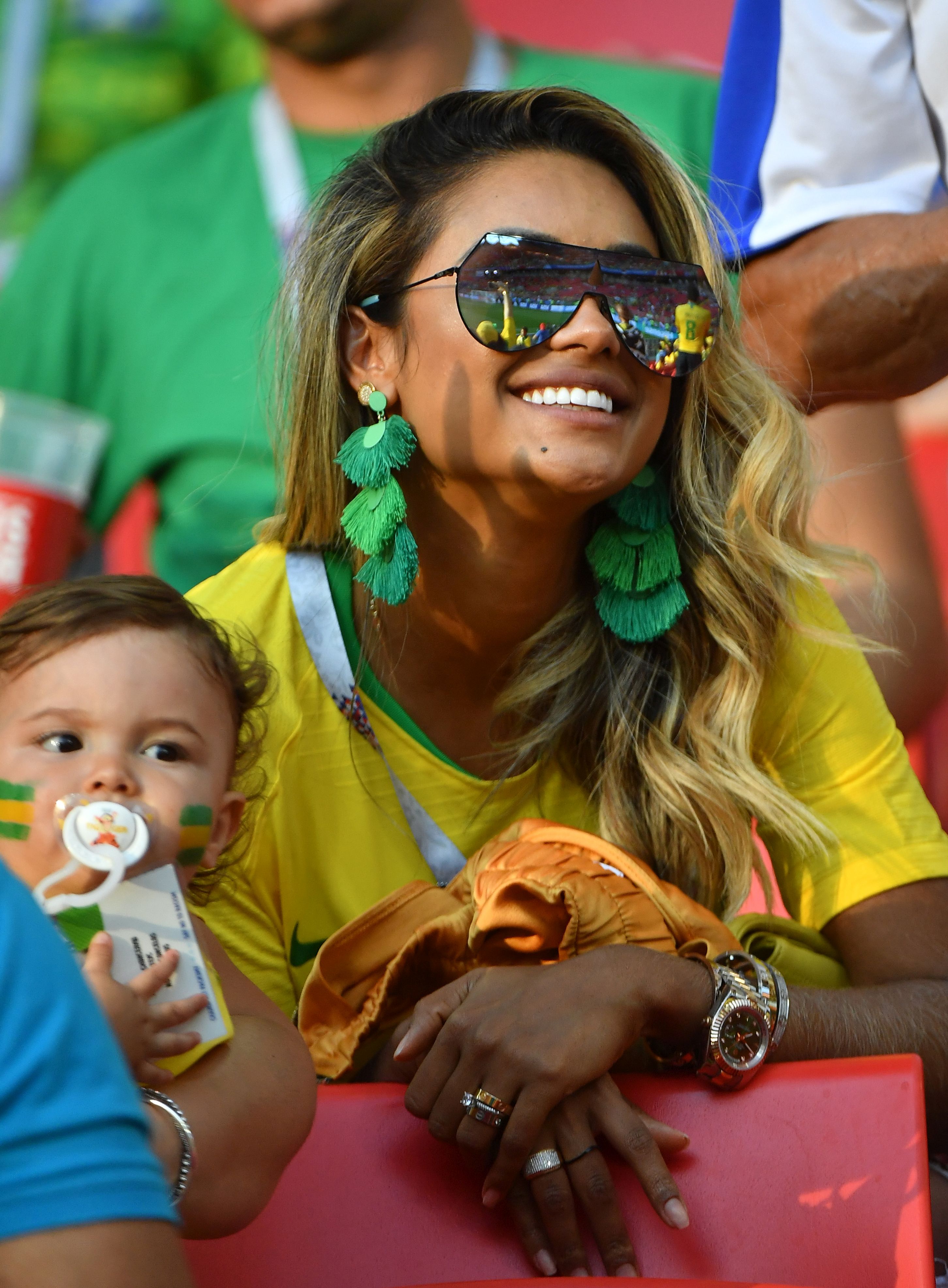 Fotbaliștii din naționala Braziliei sunt susținuți de iubite, soții și fotomodele celebre la Cupa Mondială de fotbal 2018 / GALERIE FOTO