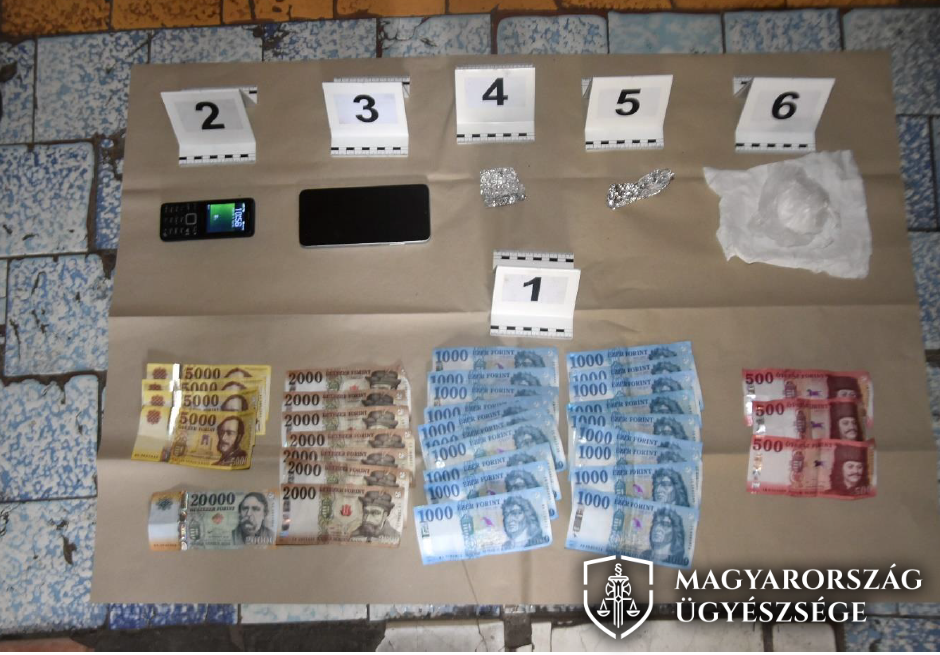 Dizájnerdrogot árult egy bajai nyugdíjas asszony, súlyos börtönévek várhatnak rá