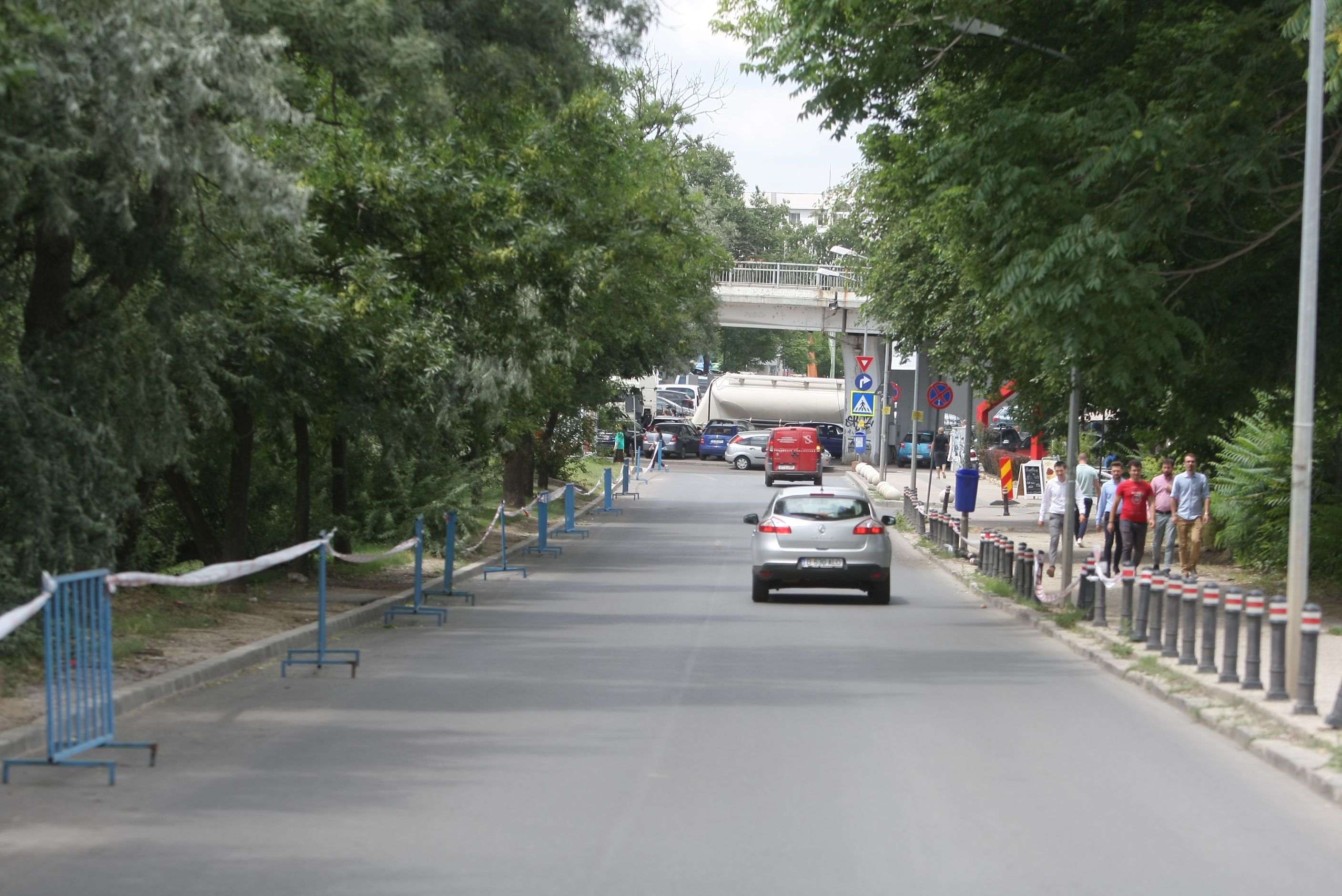 #salvatipipera | Noi măsuri în urma campaniei Libertatea: Primăria Sectorului 2 a montat garduri pentru a împiedica parcarea ilegală pe str. Gara Herăstrău