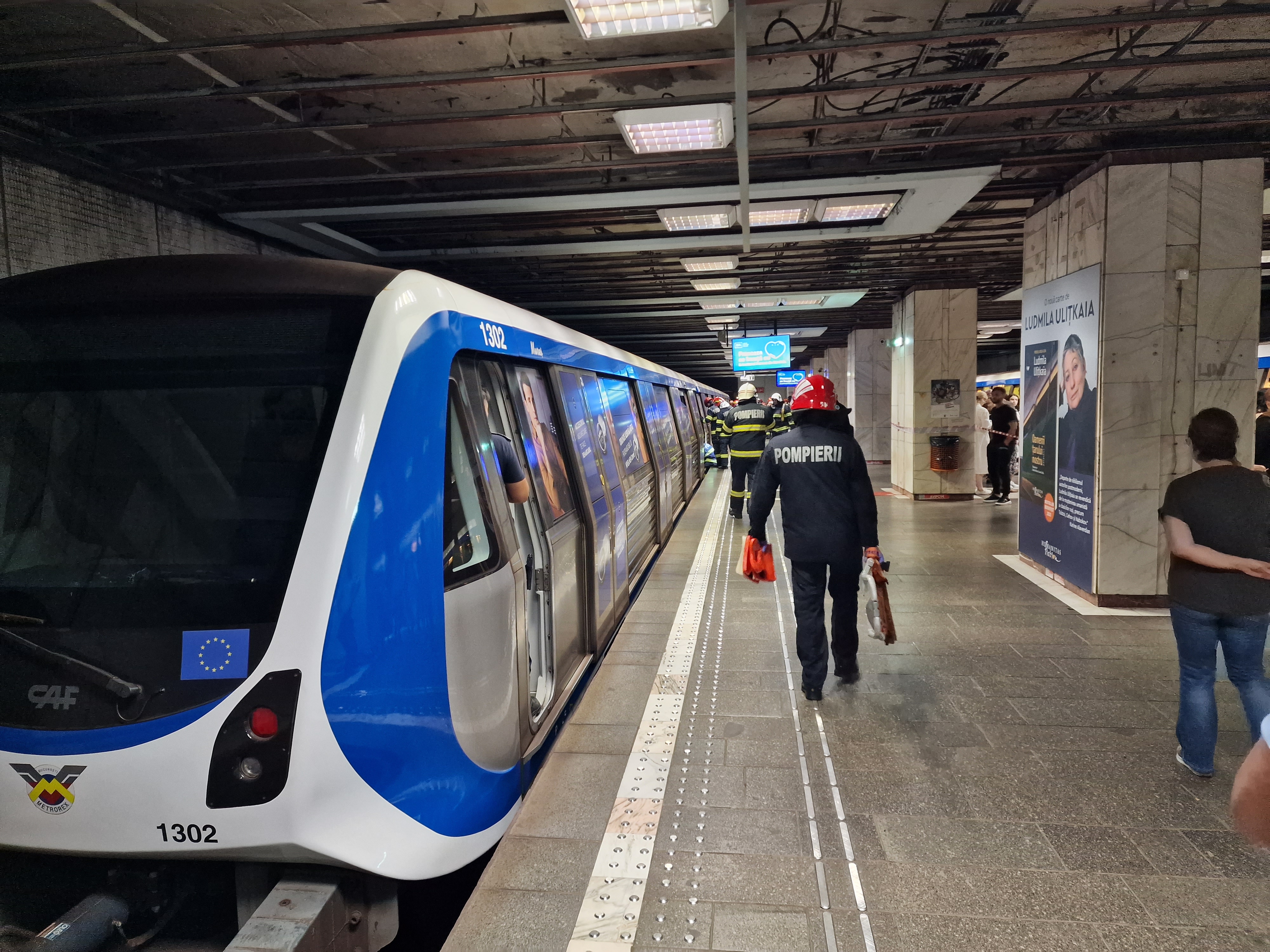 Circulație îngreunată pe magistrala 2 de metrou după ce un bărbat a ajuns pe șine în stația Aviatorilor