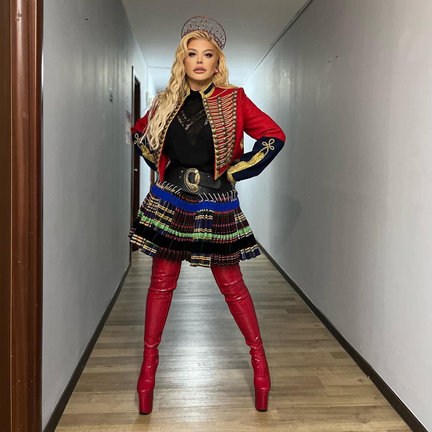 Reacția fanilor, după ce Loredana Groza a apărut în rochie mini: „Acum ai 20 de ani? Foarte frumoasă te-ai făcut”