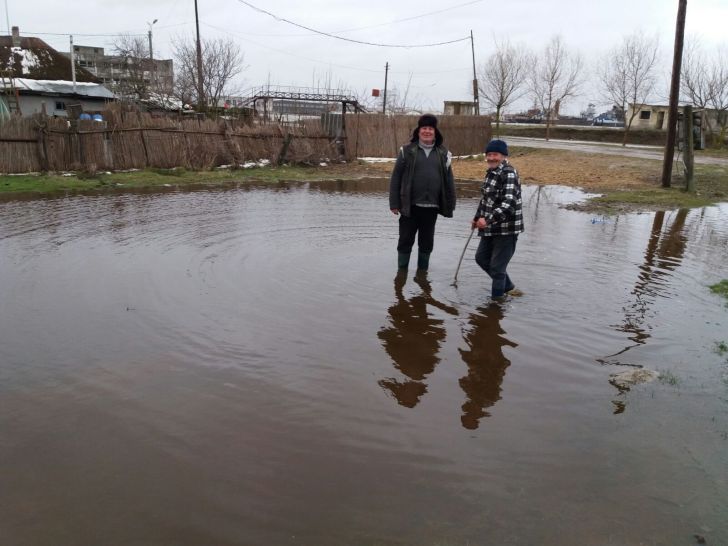 Inundații în Sulina. Dunărea s-a revărsat într-un cartier de locuințe / FOTO&VIDEO