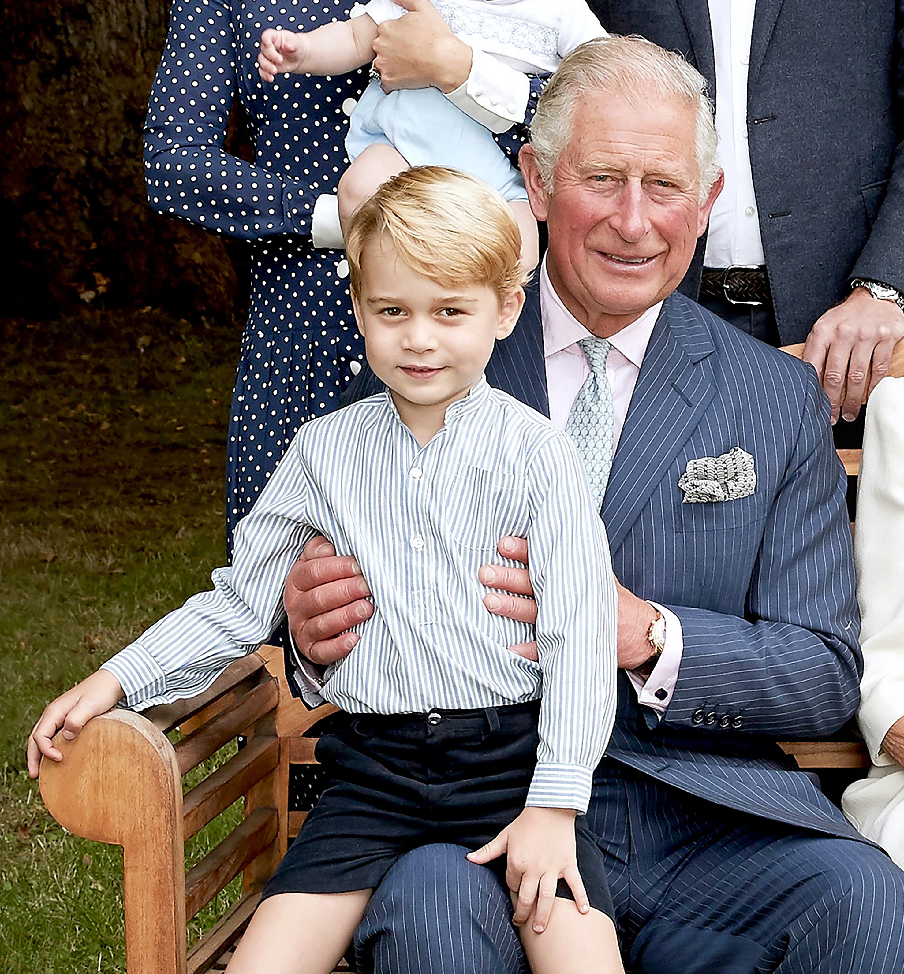 FOTO | Prințul Charles în ipostază de bunic. Fotografia alături de nepotul lui, Prințul Louis, a ajuns virală pe internet
