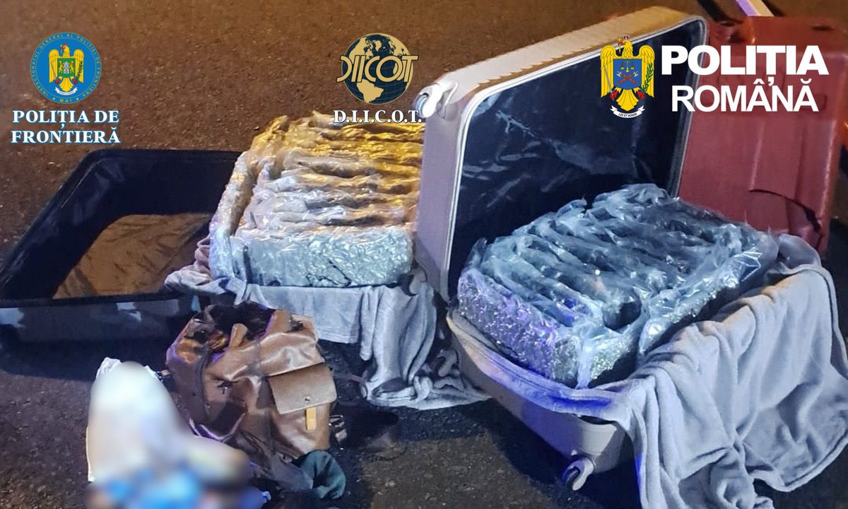 Un italian a venit din Spania până în România cu autocarul. Polițiștii l-au arestat când au văzut ce avea în valize