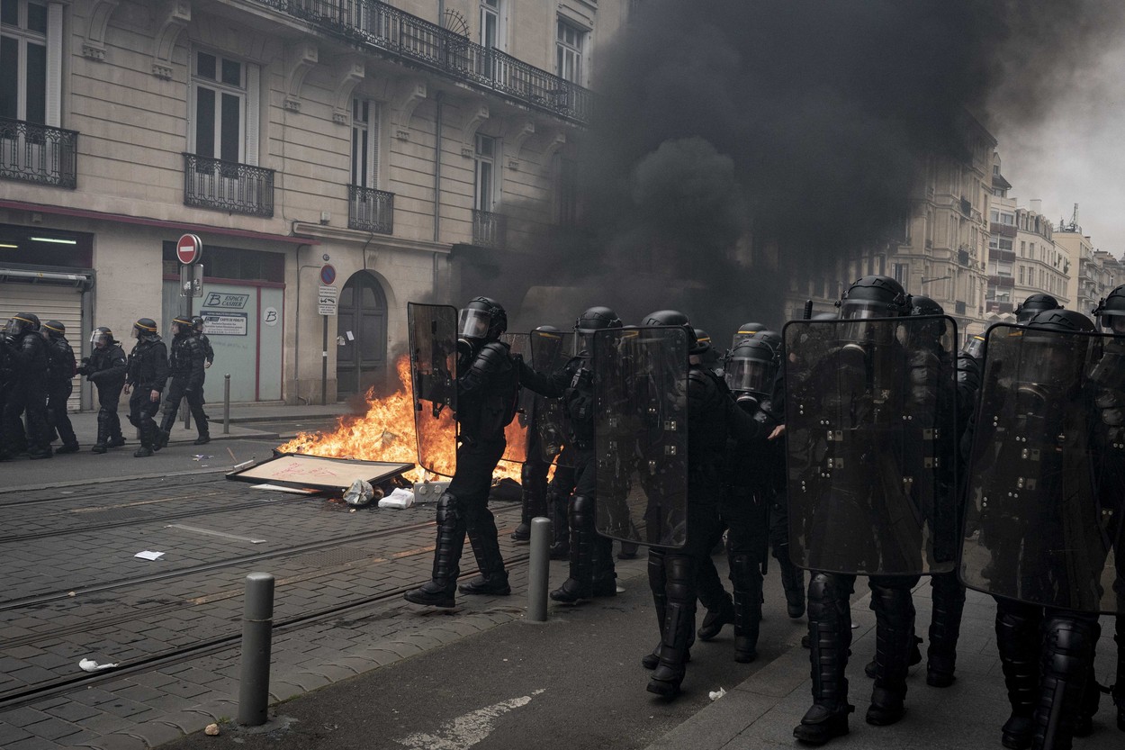 Guvernul francez „nu va ceda în fața violenței”, a spus Emmanuel Macron după protestele de joi față de reforma pensiilor