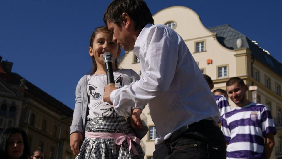 Timişorenii au strâns doar 2.500 de euro pentru proteza Kassandrei. ^Fetița are nevoie disperată de încă 7.500 de euro
