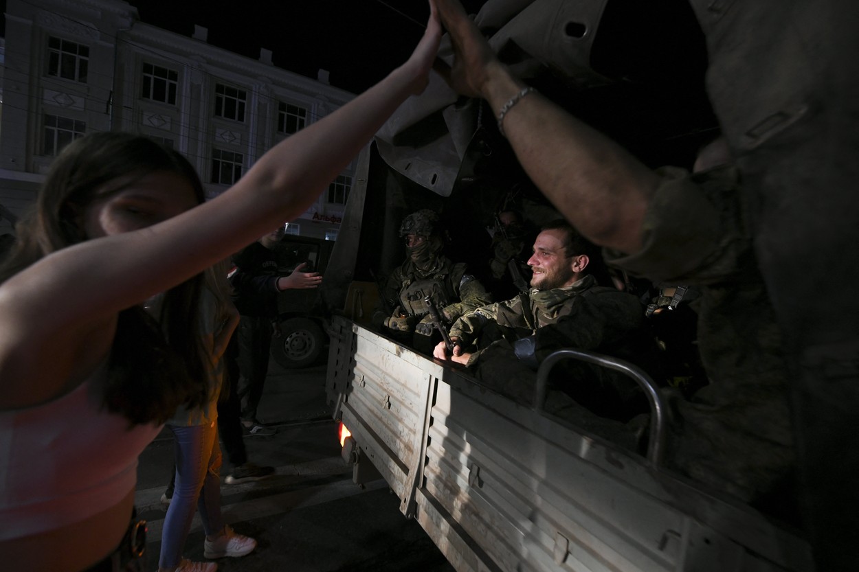 Scene suprarealiste în Rostov: „Vă mulțumim tuturor, Wagner a ținut un concert, care s-a încheiat”, a răsunat apelul în momentul în care s-a anunțat plecarea trupelor lui Prigojin