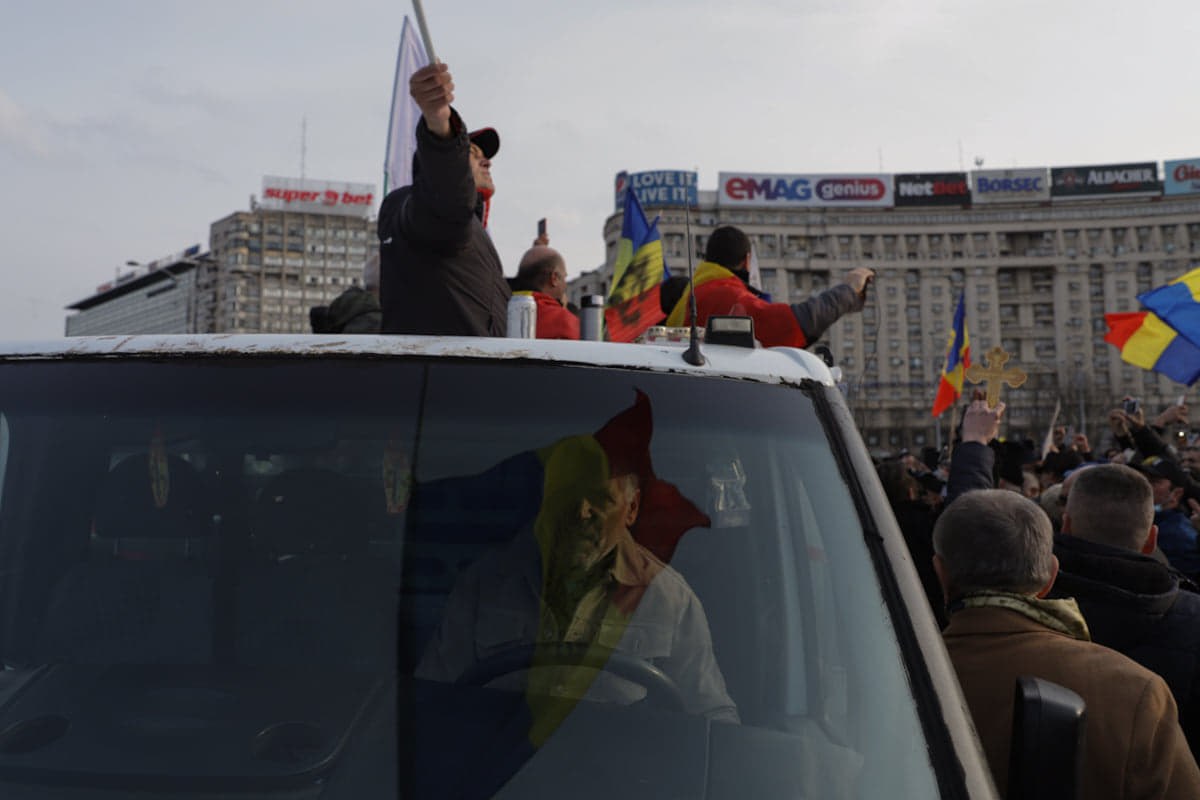 Amenzi de 29.950 de lei după protestul antirestricții din București la care a fost și senatoarea Diana Șoșoacă