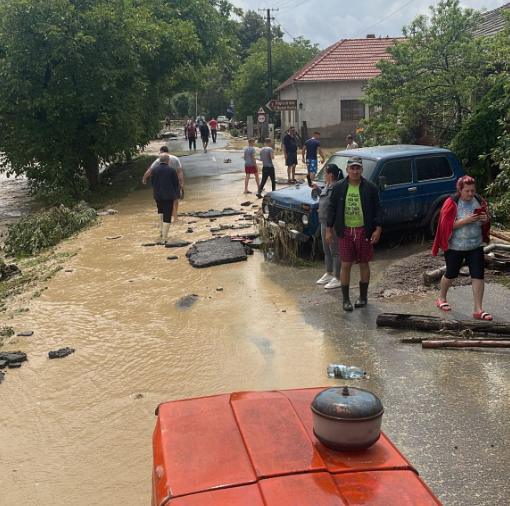 Viituri în județul Arad: bărbat luat de ape, găsit mort la 5 km de casă. „O catastrofă de asemenea amploare nu a mai fost aici”. Bilanțul anunțat de autorități