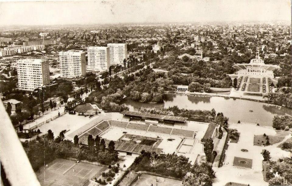 Patinoarul "Flamaropol" e o ruină. Reconstrucția întârzie / GALERIE FOTO
