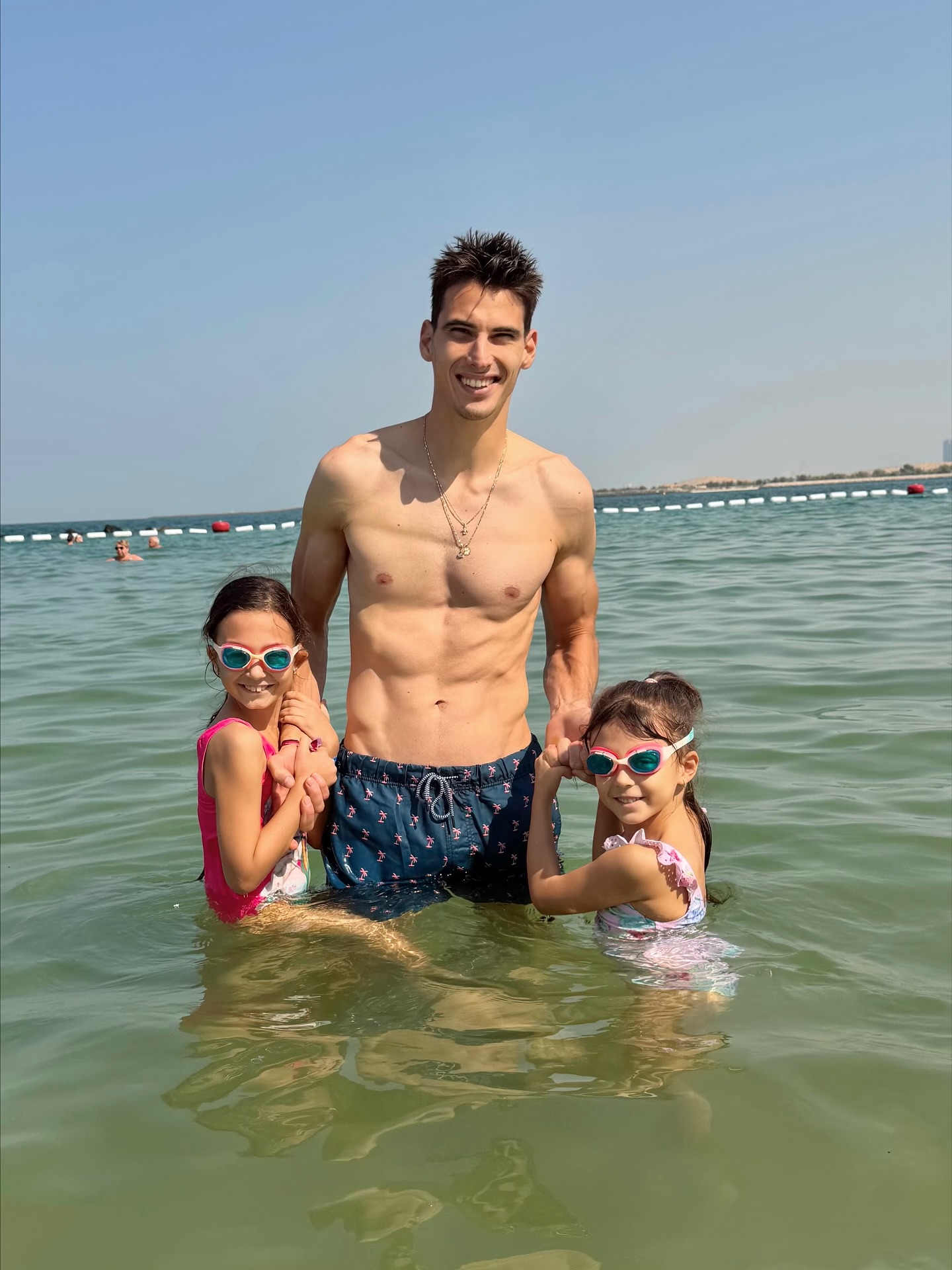 Cum au apărut Andreea Bălan și Victor Cornea în Abu Dhabi. „E fericire atunci când ne iubim sub soarele arzător și în apele calde”