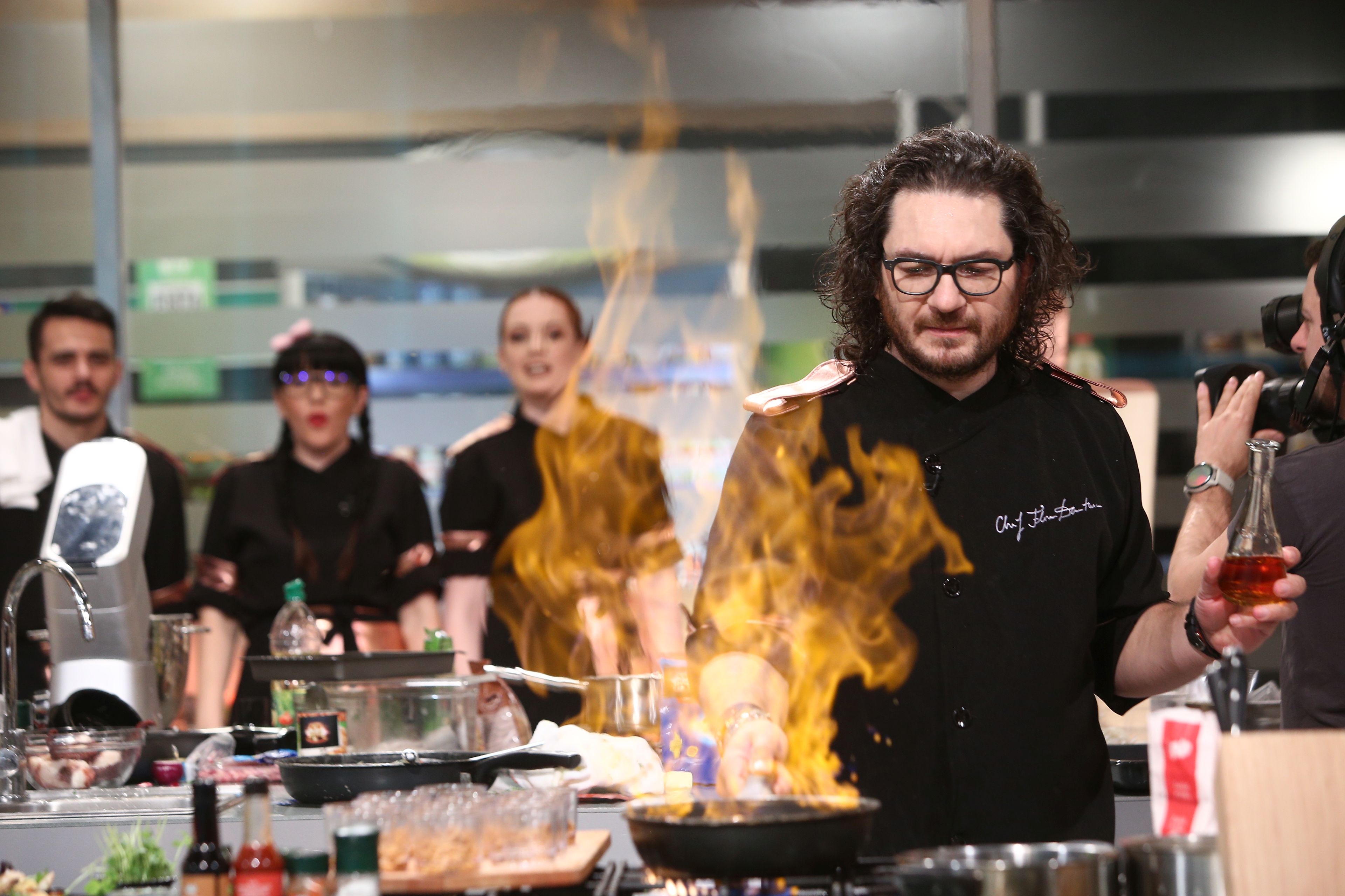 Andrei Mihalcea a fost eliminat de la „Chefi la cuțite”. Concurenții vor fi puși în dificultate: „Este cea mai grea probă azi”