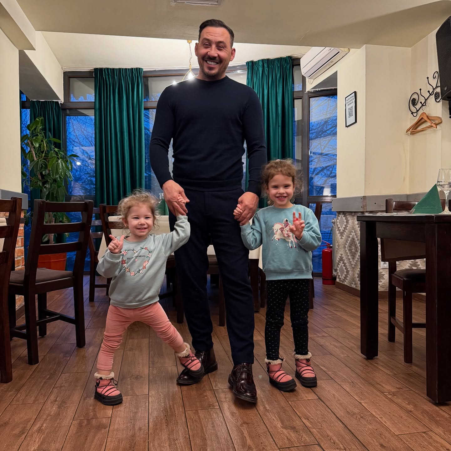 Ce se întâmplă cu fetele lui Ștefan Stan, la 3 ani de la divorțul de mama lor. „Dacă ai cunoaște-o pe Simona, ai înțelege. Nu găsim cale de mijloc”