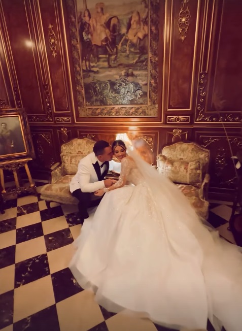 Cum a apărut soția lui Mugur Mihăescu la nunta fiicei lor. O prezență discretă în showbiz, Rodica nu și-a putut stăpâni lacrimile