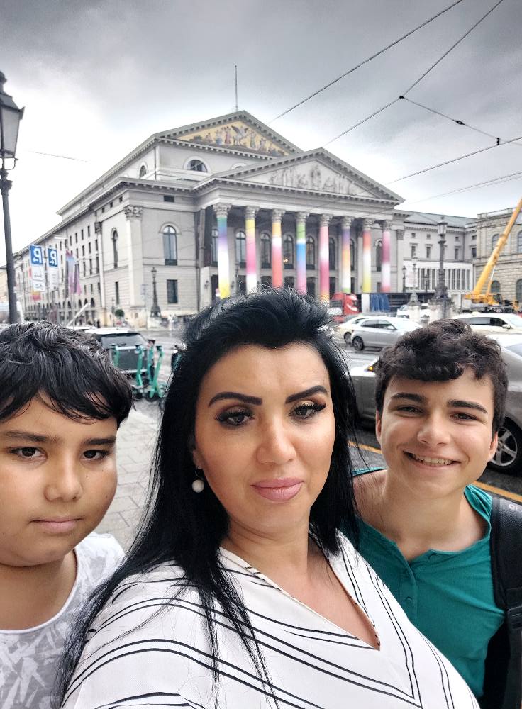 Copiii lui Silviu Prigoană nu vor să se întoarcă la mama lor, după decesul tatălui. Adriana Bahmuțeanu, cu poliția la casa fostului soț