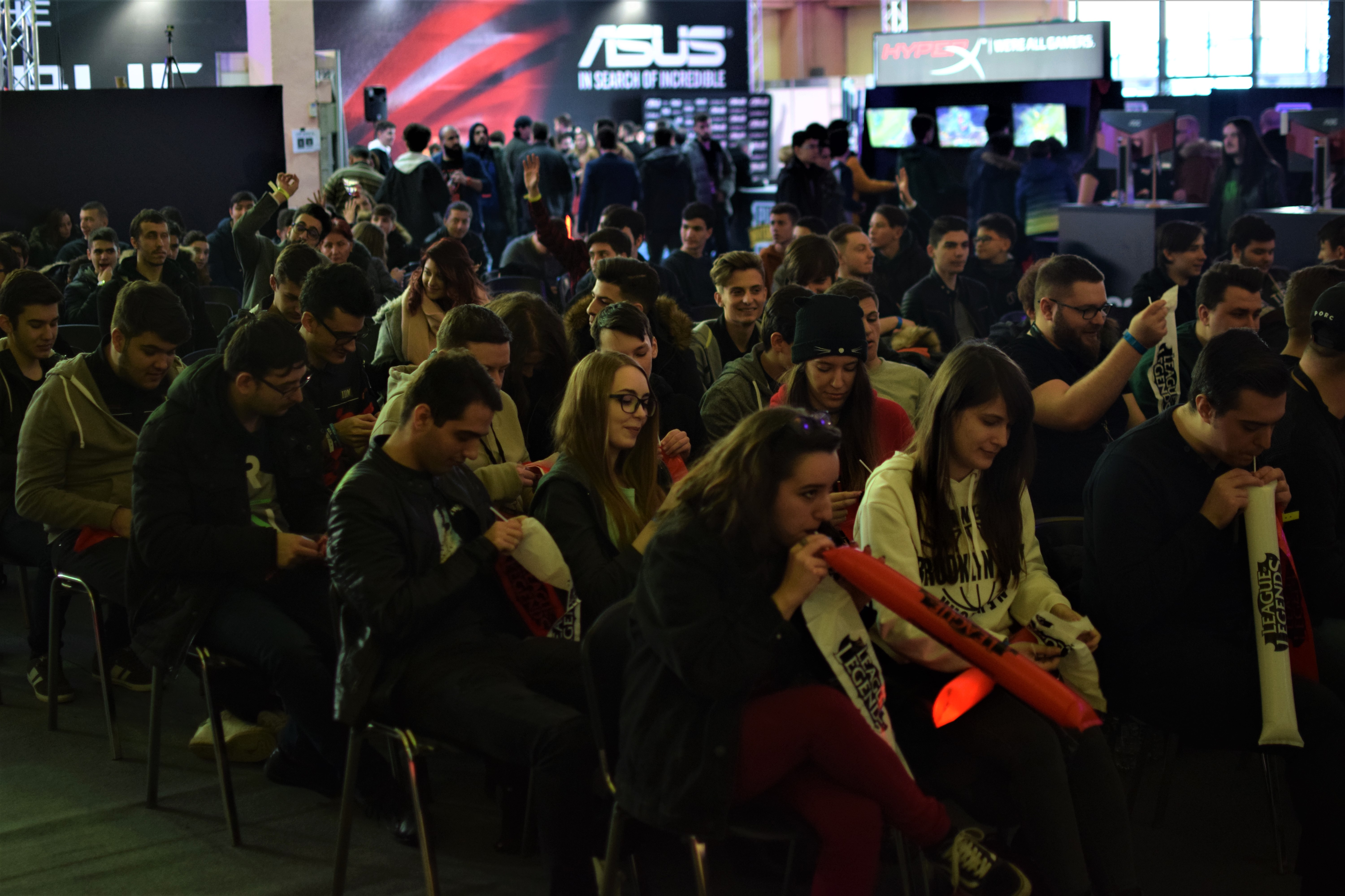 VIDEO&FOTO | Au mai mulți fani decât o vedetă, dar nu apar la TV. Secretele gamerilor și vlogărilor din România