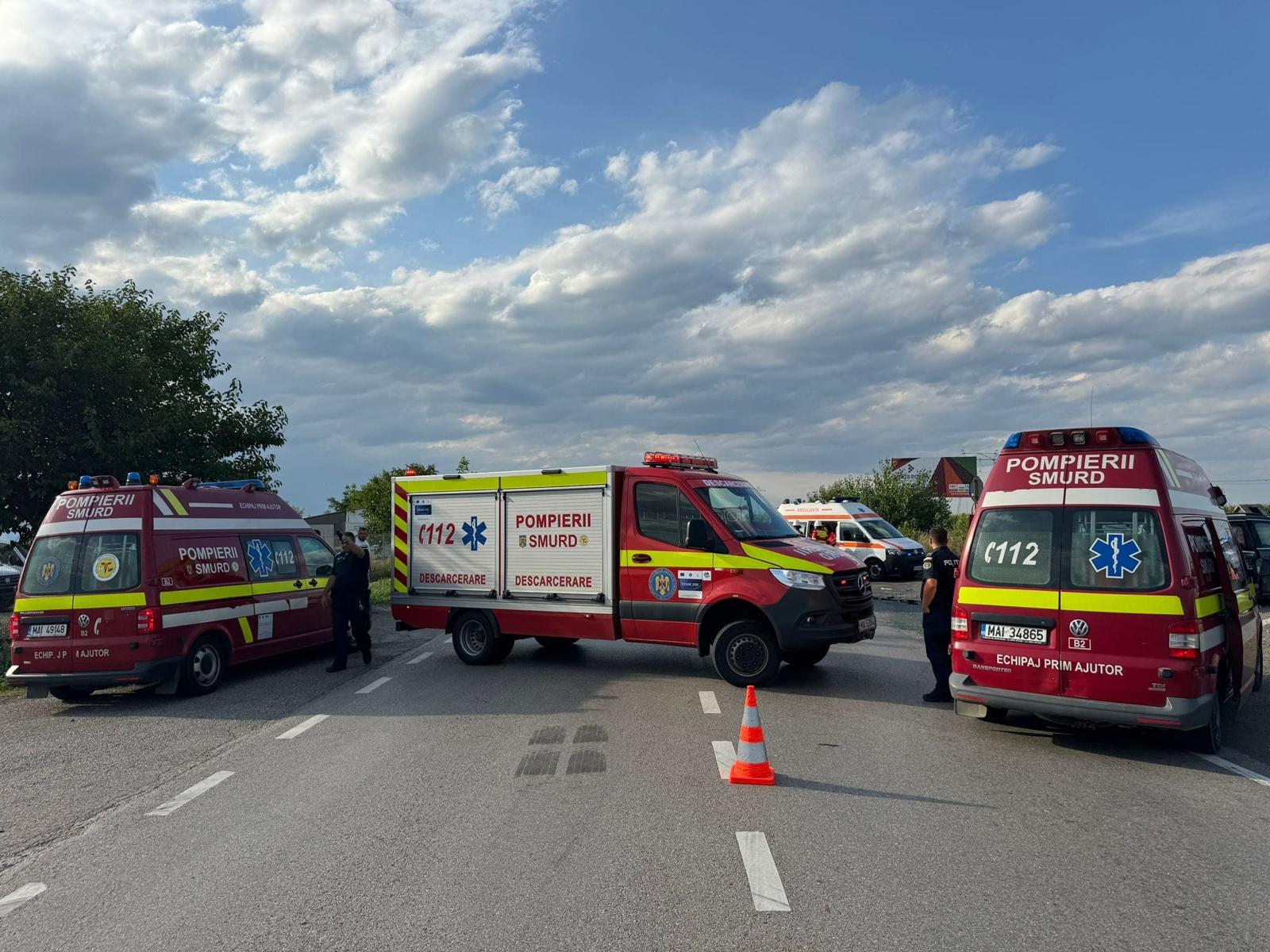 Accident grav în judeţul Suceava. 9 persoane au fost duse la spital, dintre care 6 copii